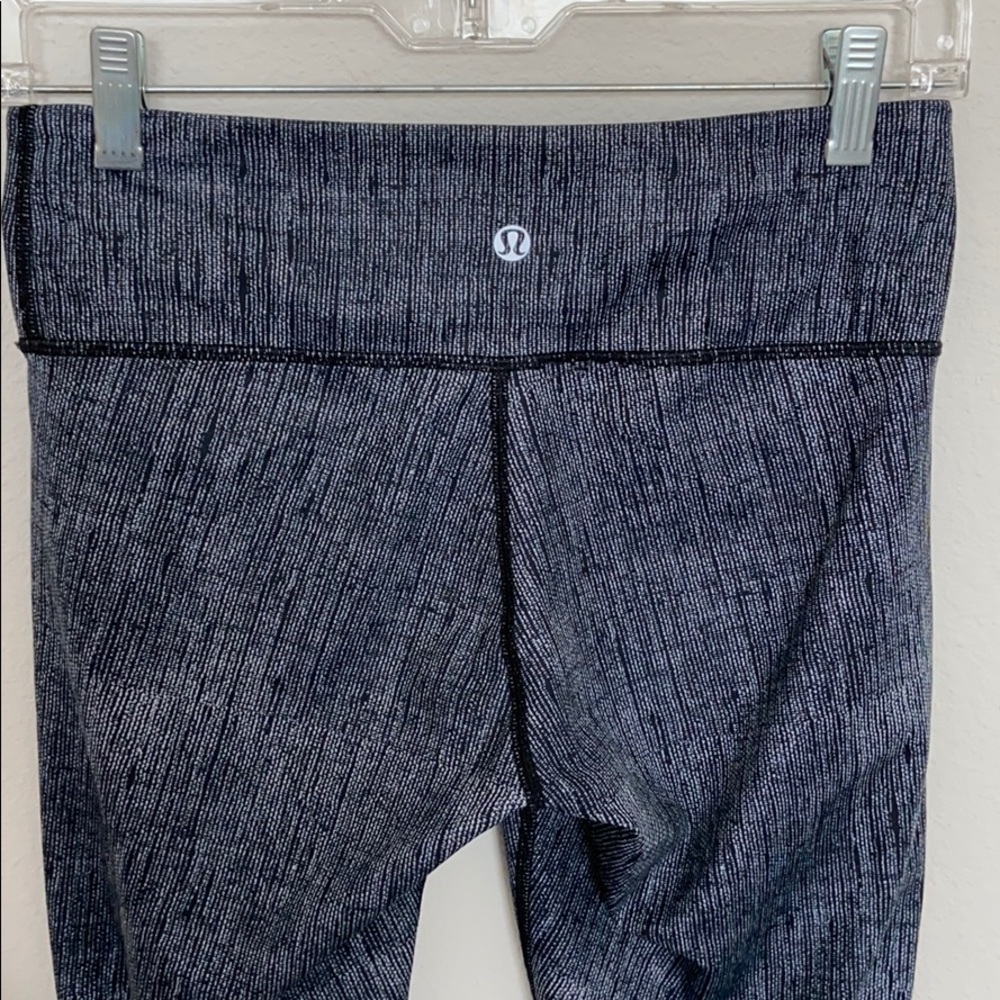 Lululemon Black & White 21” Capris - Picture 7 of 9
